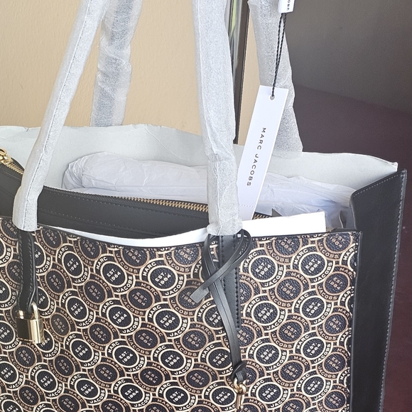 MARC JACOBS Grind Mini Signet Printed Leather Shoulder/ Tote Bag - Picture 10 of 14